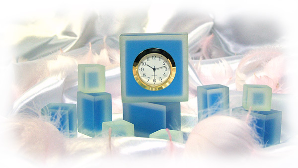 レジンを染色して作ったブロック時計